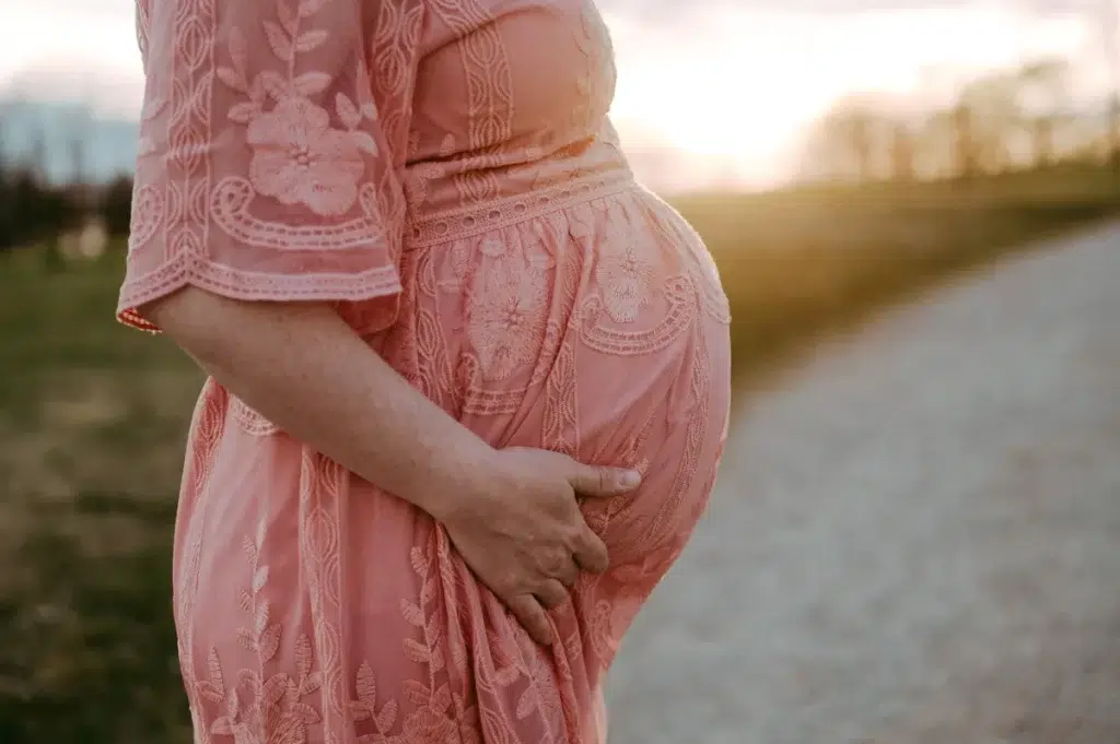 caryn scanlan hingham maternity photographer young68