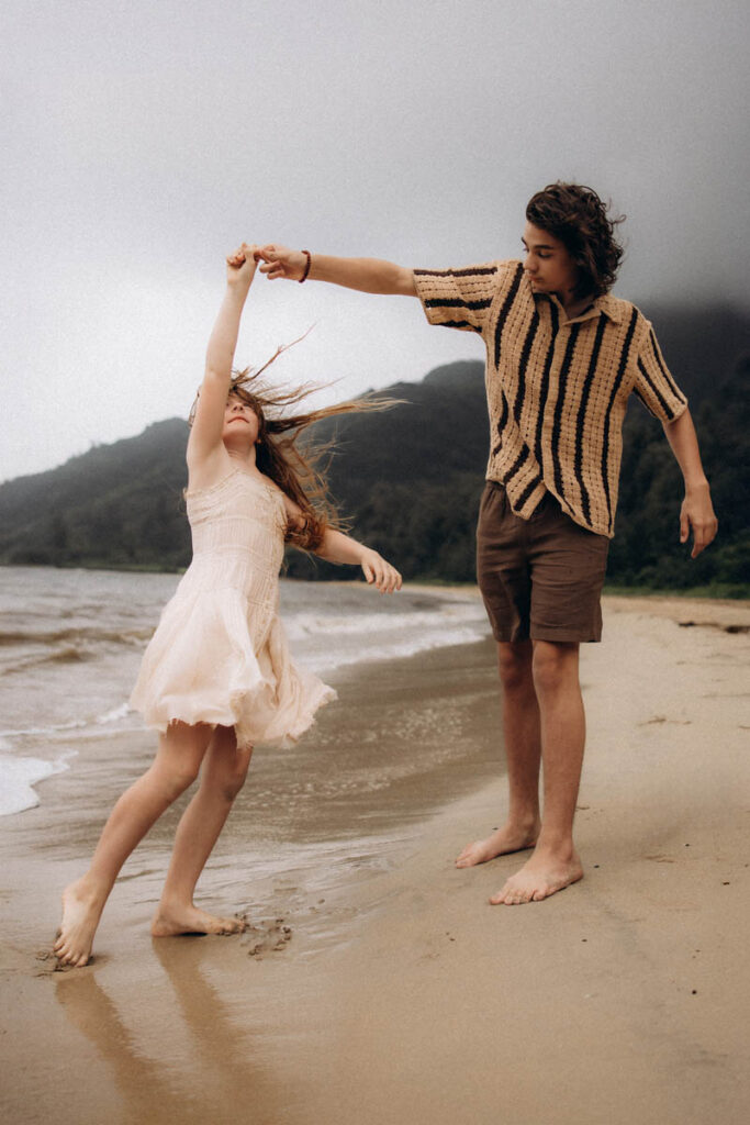 destination family photographer in Oahu