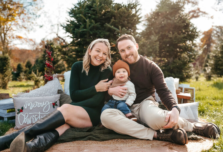 2025 Christmas Mini Session at the Tree Farm