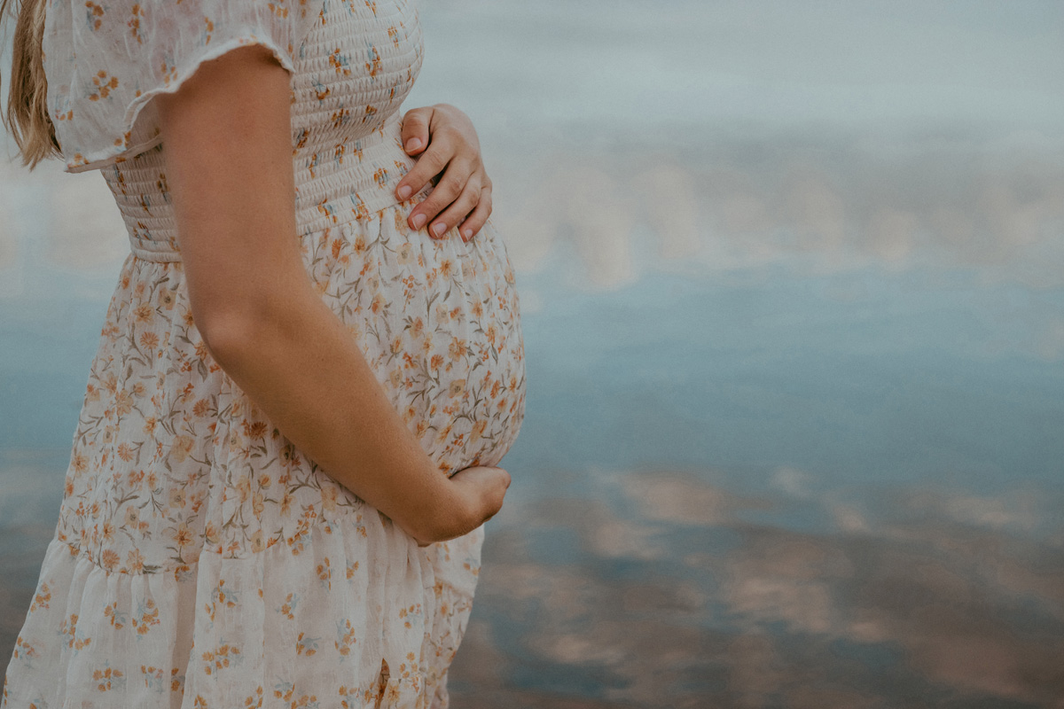 Cape Cod Maternity Photoshoot at Sunset 11 carynscanlan berrymaternity26 037