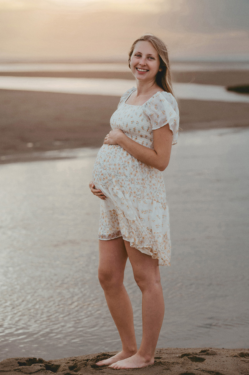 Cape Cod Maternity Photoshoot at Sunset 13 carynscanlan berrymaternity26 044