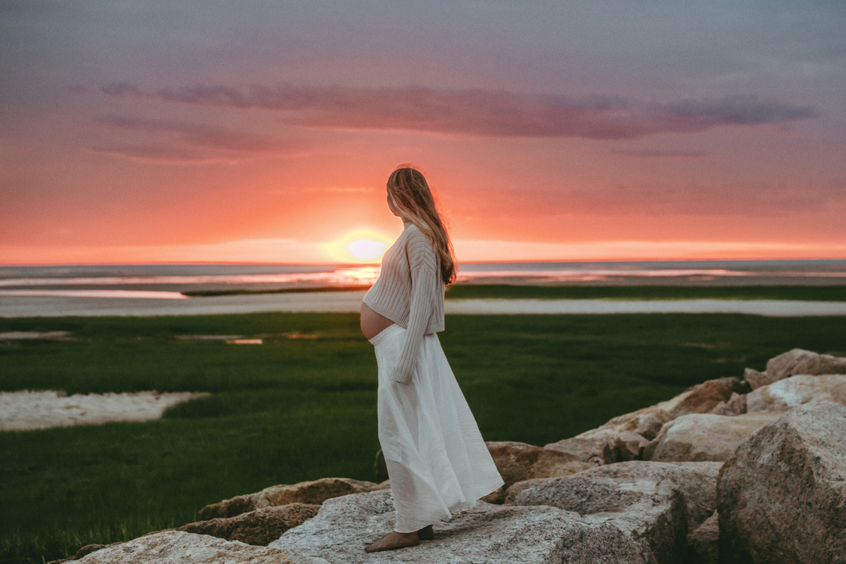Cape Cod Maternity Photoshoot at Sunset 28 carynscanlan berrymaternity26 095