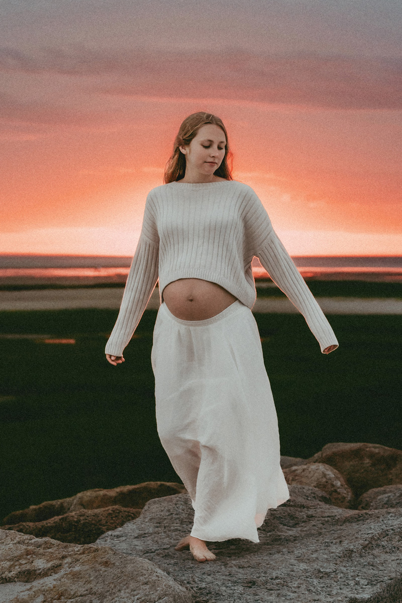 Cape Cod Maternity Photoshoot at Sunset 30 carynscanlan berrymaternity26 099