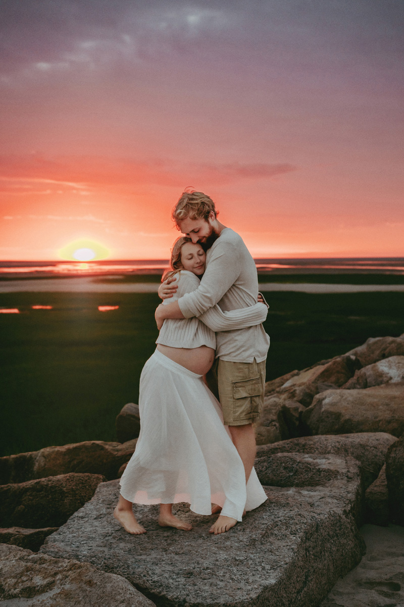 Cape Cod Maternity Photoshoot at Sunset 32 carynscanlan berrymaternity26 114