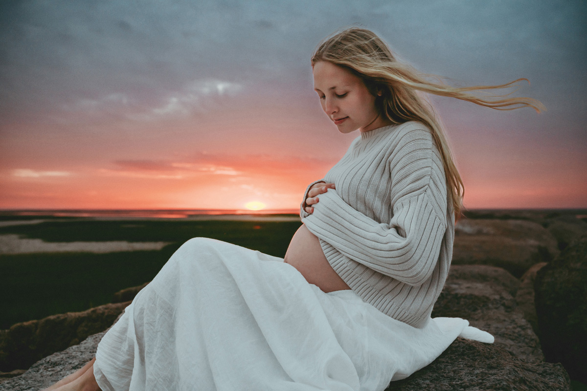 Cape Cod Maternity Photoshoot at Sunset 34 carynscanlan berrymaternity26 118